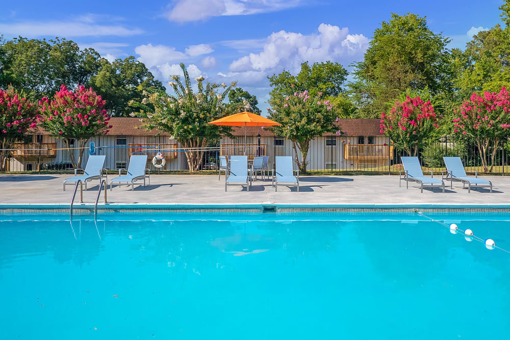 View of expansive pool at Riverside North Apartment Homes in Chattanooga, Tennessee