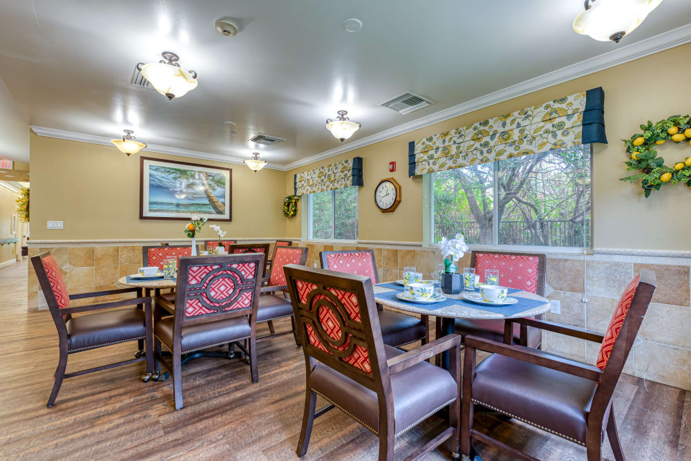 Pacifica Senior Living Palm Beach offers a Dining Area in Greenacres, Florida