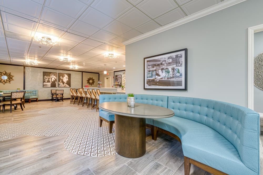 Pacifica Senior Living Sunrise offers a Lounge in Sunrise, Florida