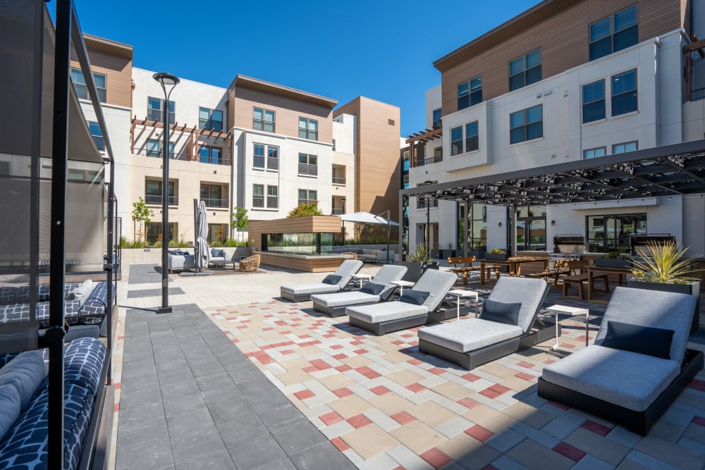 Sitting area by the pool with a table at Anson in Burlingame, California