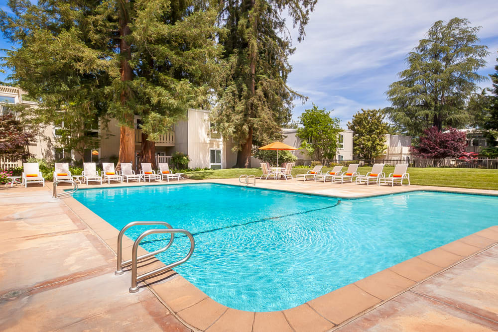 Brookdale Apartments's swimming pool in San Jose, California
