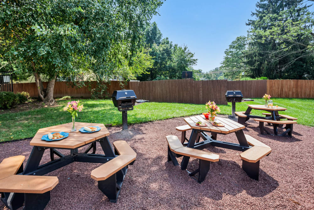 On-site picnic tables and grill at Lehigh Square in Allentown, Pennsylvania