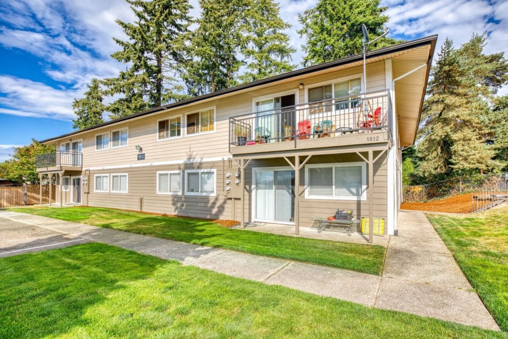 Outside area in Tree Pointe Apartments in Federal Way, Washington
