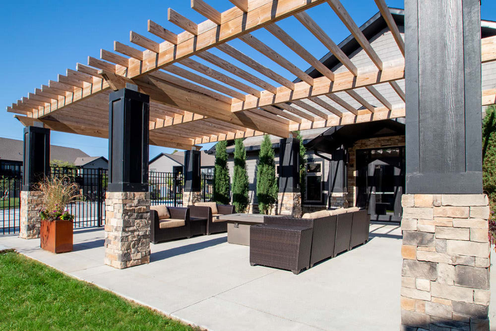 Outside lounging area at Ravello 192 in Elkhorn, Nebraska