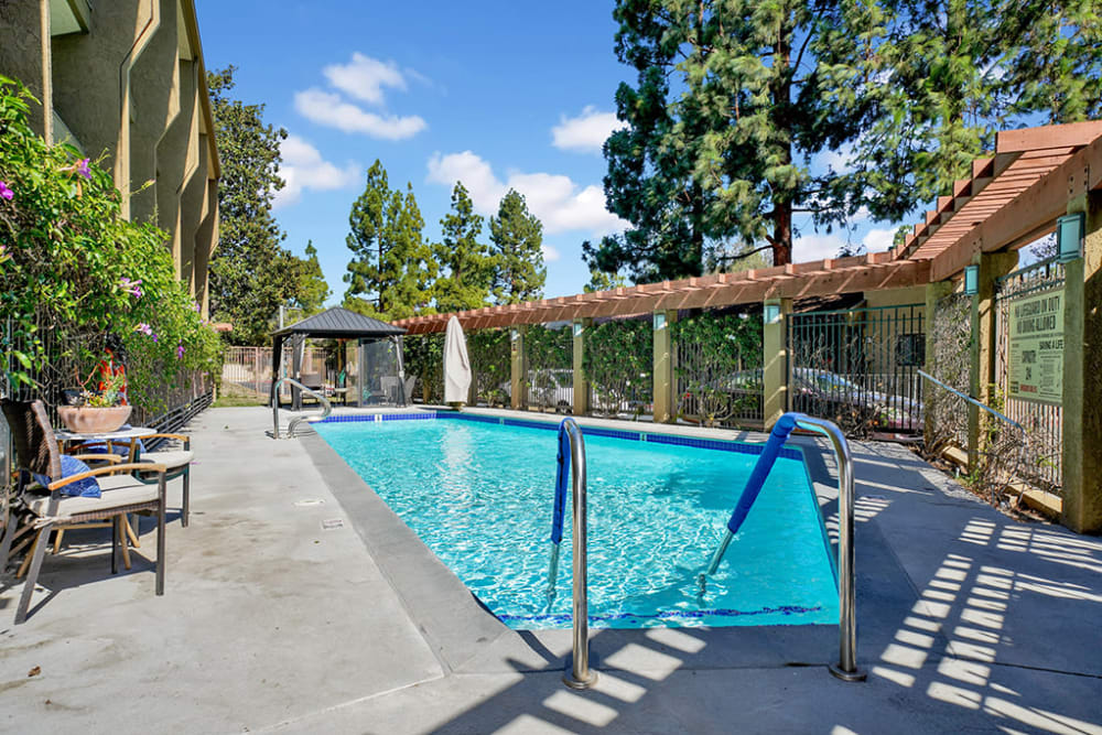 Sunny outdoor swimming pool at The Reserve at Thousand Oaks in Thousand Oaks, California