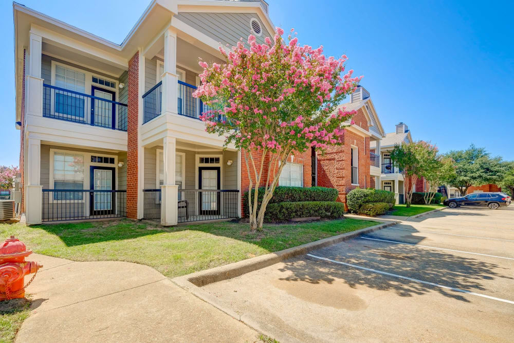 Apartment entrace at Champion Lake Apartment Homes in Shreveport, Louisiana