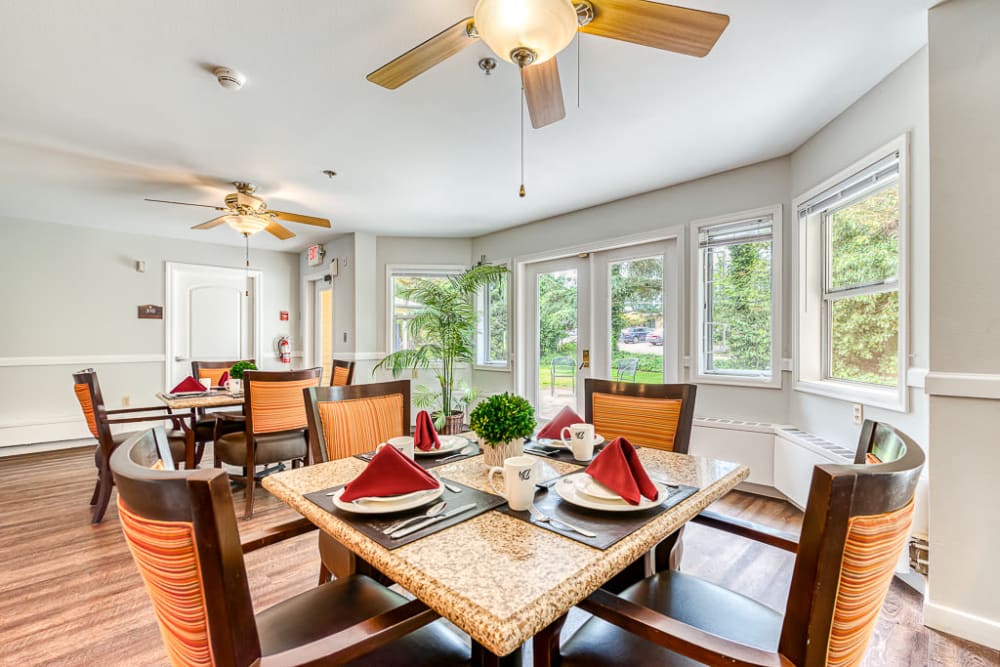 Common Dining Area at Pacifica Senior Living Lynnwood in Lynnwood, Washington