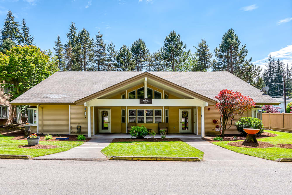 Front Entrance at Pacifica Senior Living Lynnwood in Lynnwood, Washington