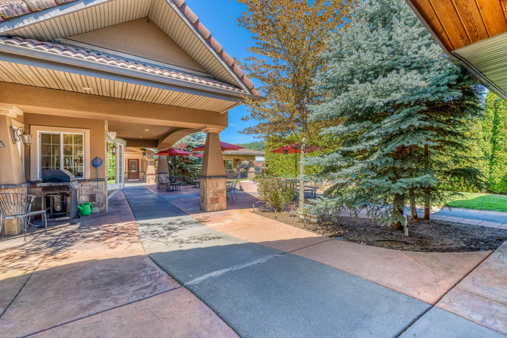 Front Entrance at Pacifica Senior Living Pinehurst in Pinehurst, Idaho