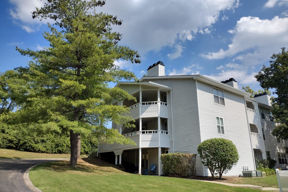 Outside view of Pebble Creek Apartments in Antioch, Tennessee