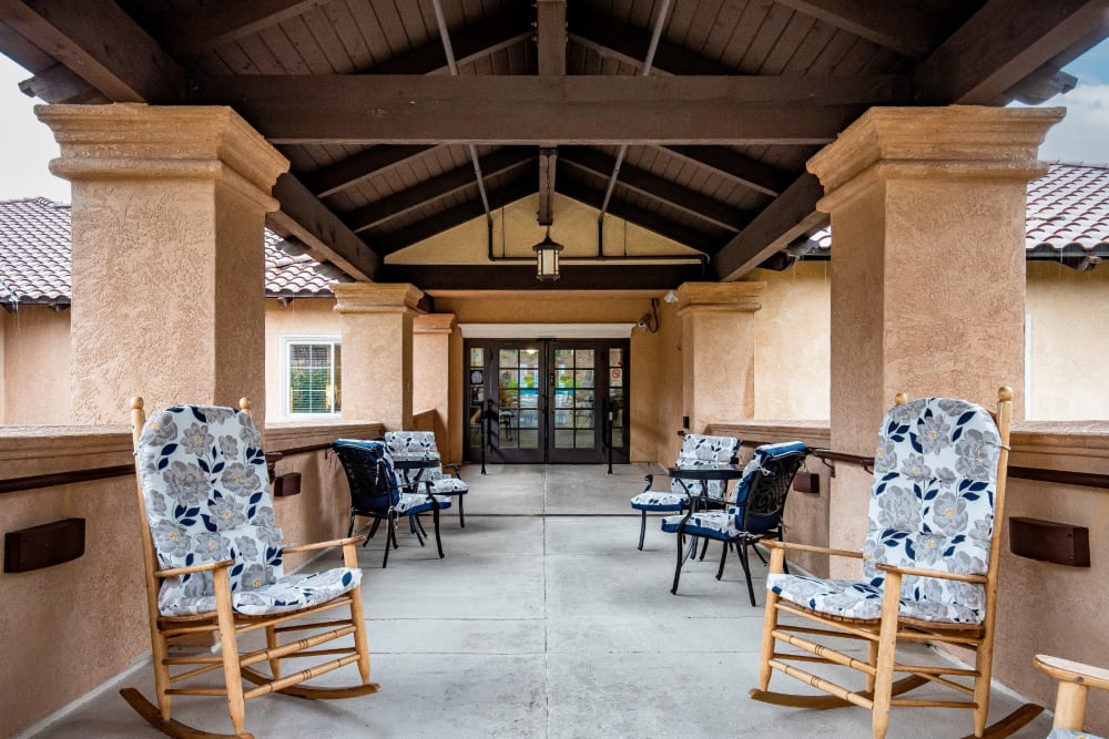 Main entrance with outdoor seating at Pacifica Senior Living Poway in Poway, California