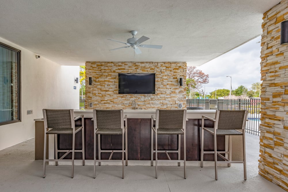 External Dining Area at Apartments in Miami Gardens, Florida