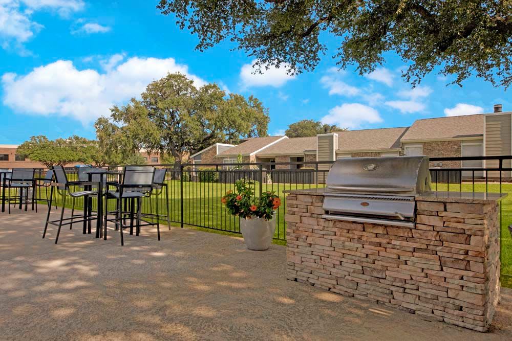 Tree shaded picnic area at The Fairway Apartments in Plano, Texas