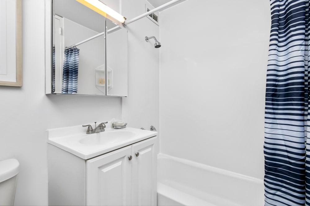 Prairie Shores offers a Bathroom in Chicago, Illinois