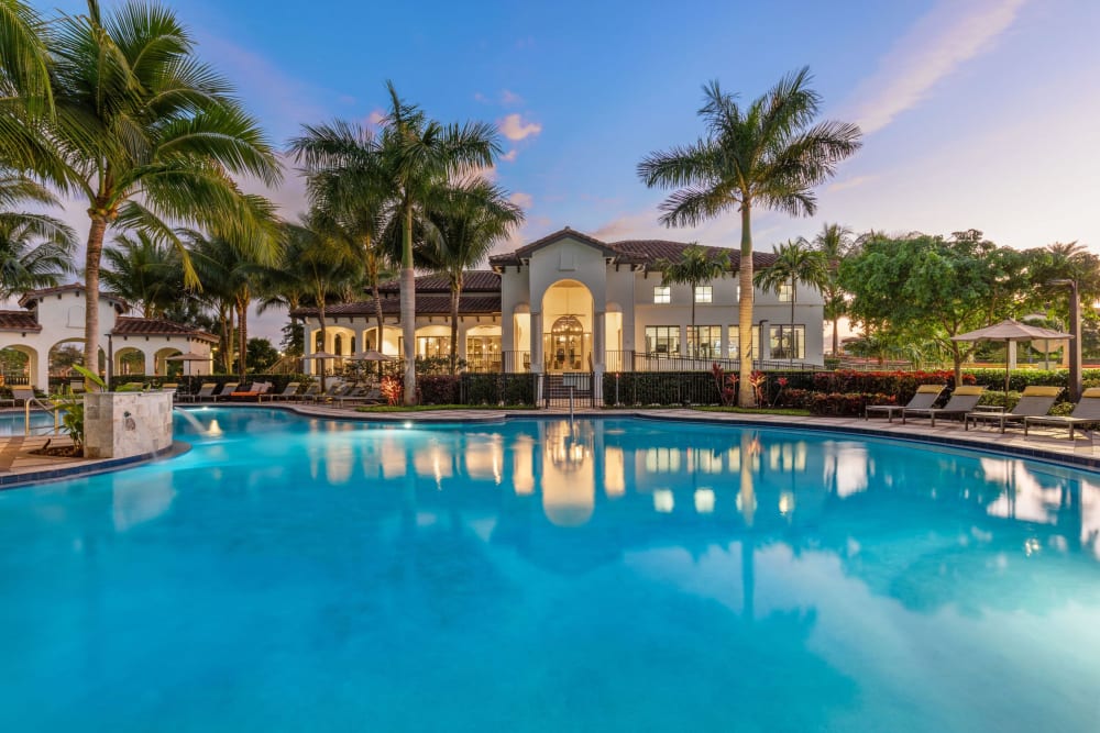 Swimming pool at Eterno in Pompano Beach, Florida