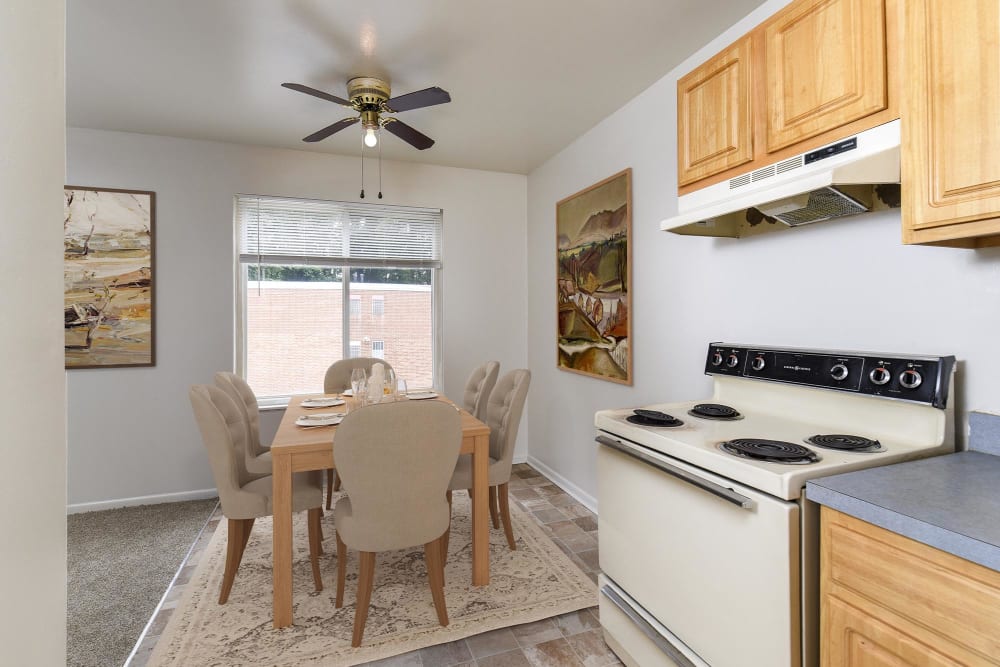 model kitchen and dining room at Westover Pointe in Wilmington, Delaware
