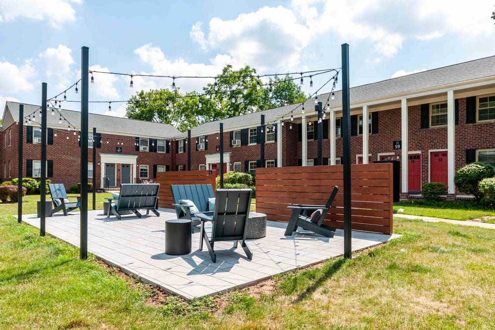 Outdoor courtyard at Haven New Providence in New Providence, New Jersey