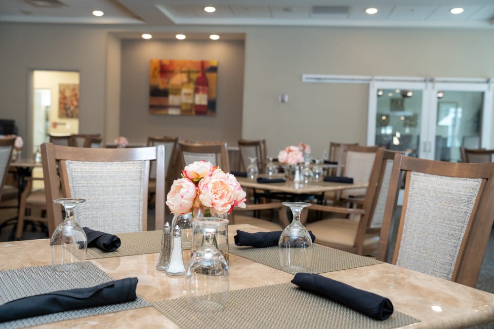 Resident dining hall with fresh flowers on the table at The Views at Lake Havasu in Lake Havasu City, Arizona