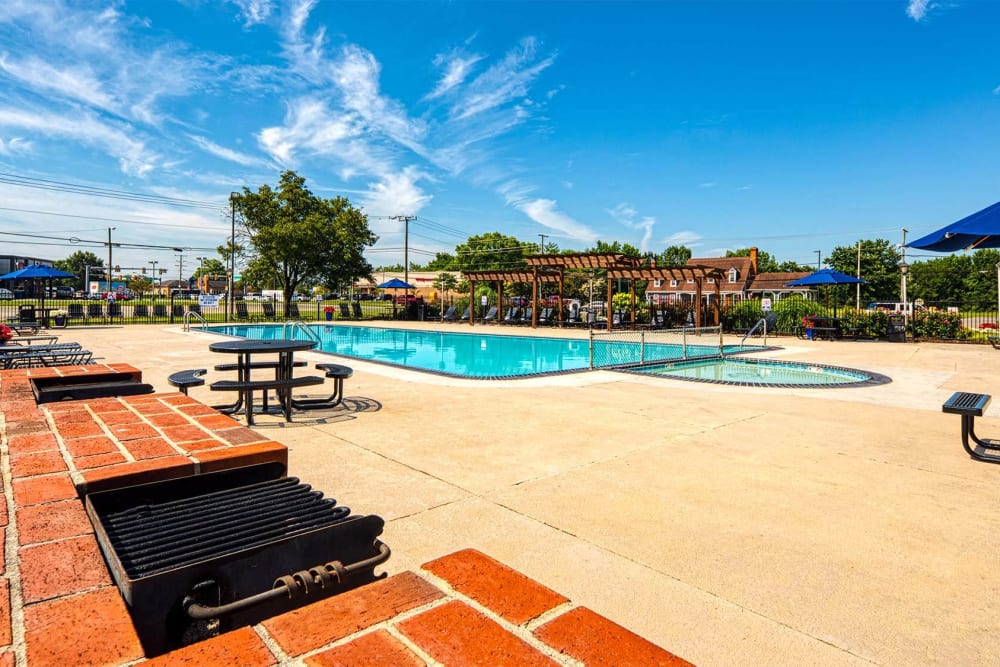 Swimming pool at Pointe at River City in Richmond, Virginia