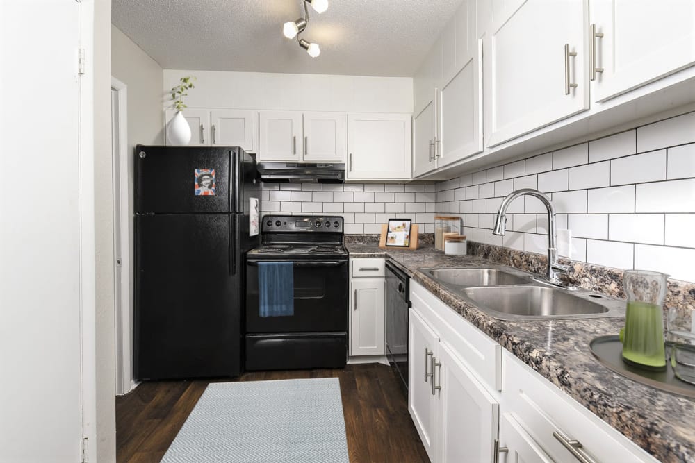 Kitchen with granite countertops at Homewood Heights Apartment Homes in Birmingham, Alabama