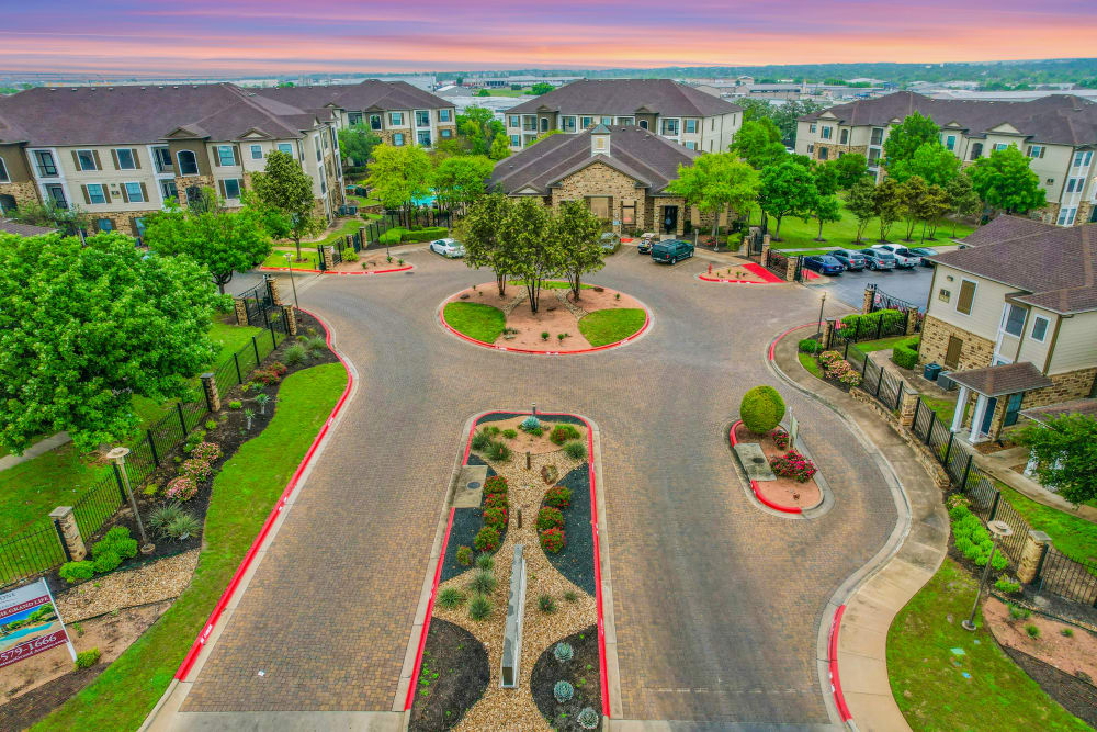 Building surrounded by a lush green landscape at Broadstone Grand Avenue in Pflugerville, Texas