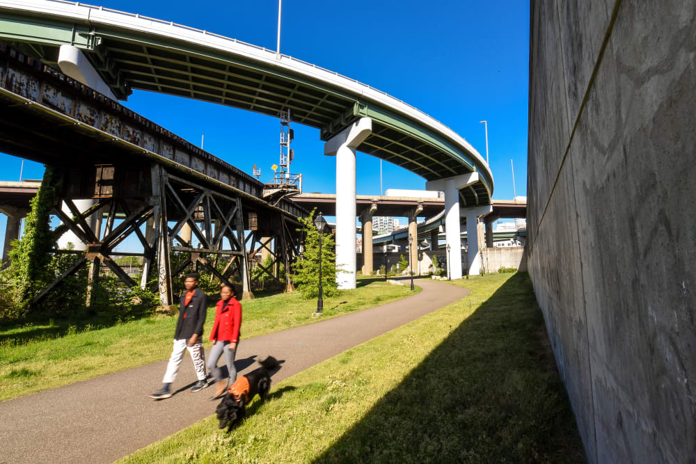 People taking a walk in Richmond, Virginia