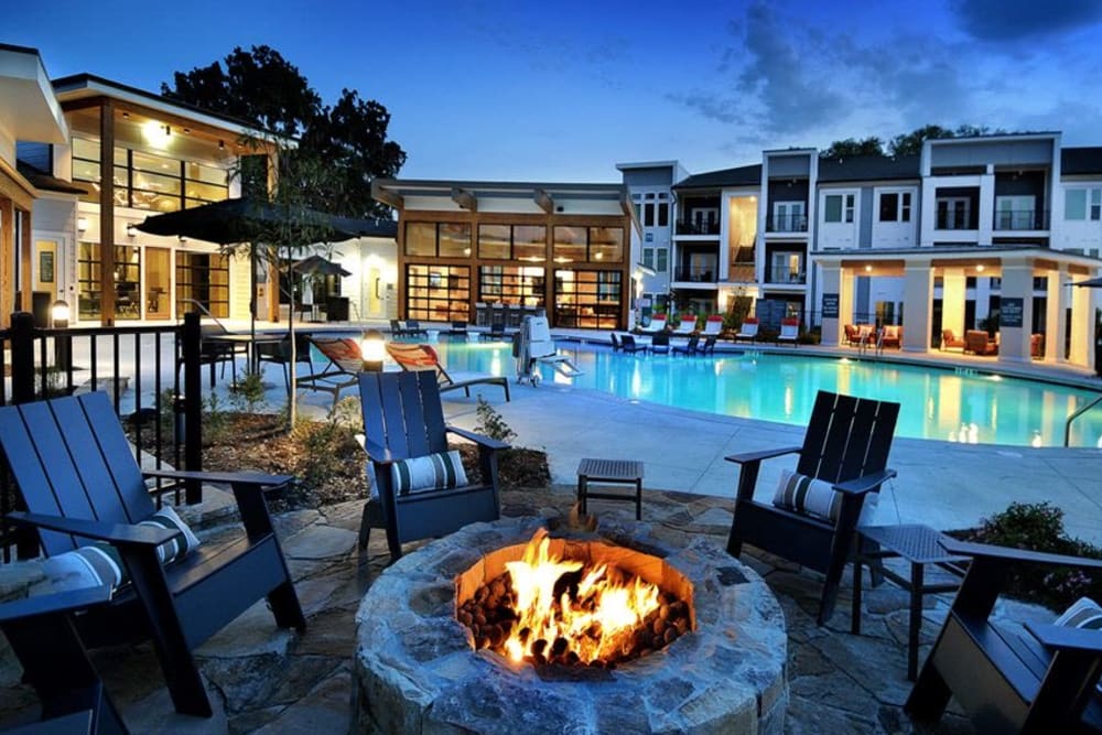 Outdoor fire pit lounge at The Ellis in Savannah, Georgia