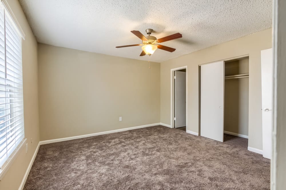 Carpeted bedroom at Northbrook and Pinebrook in Ridgeland, Mississippi
