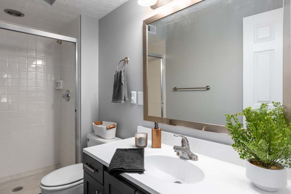 Bathroom with mirror at Apartments in Columbus, Ohio