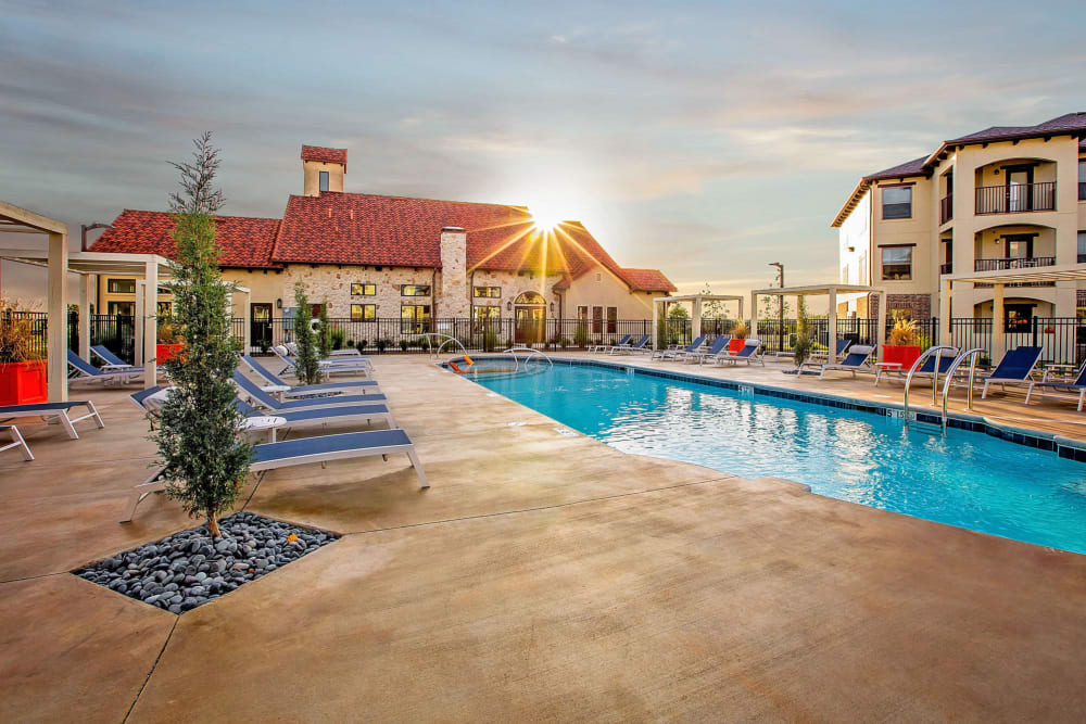 Our swimming pool at Palisades at Pleasant Crossing in Rogers, Arkansas