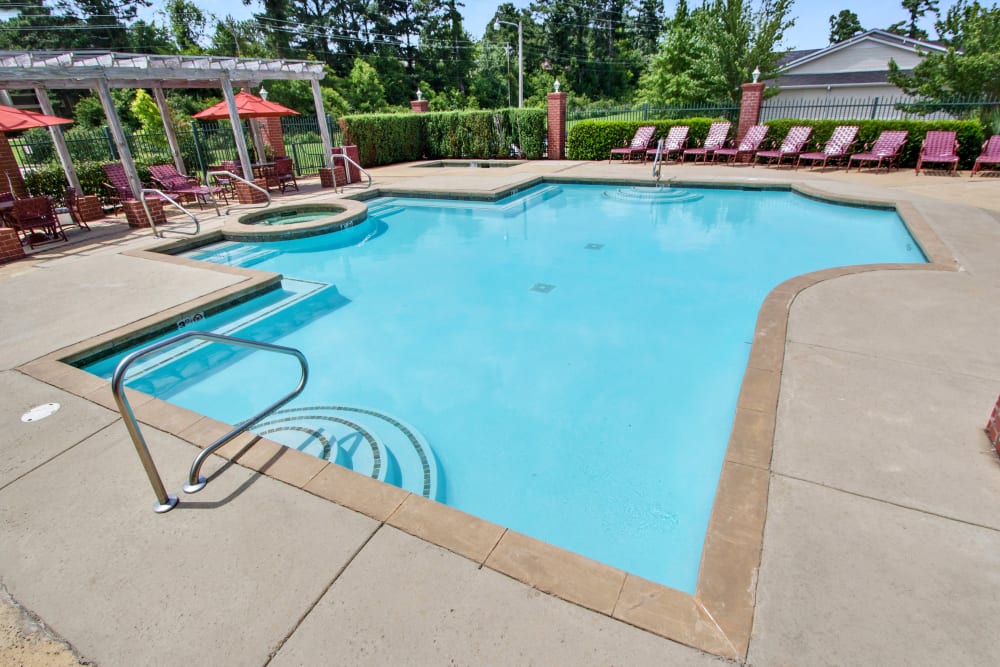The community spa and swimming pool at The Gables in Ridgeland, Mississippi