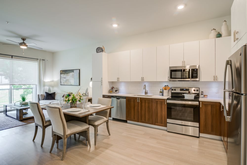 Kitchen and dining area with modern appliances at 5 Points Northshore in Chattanooga, Tennessee