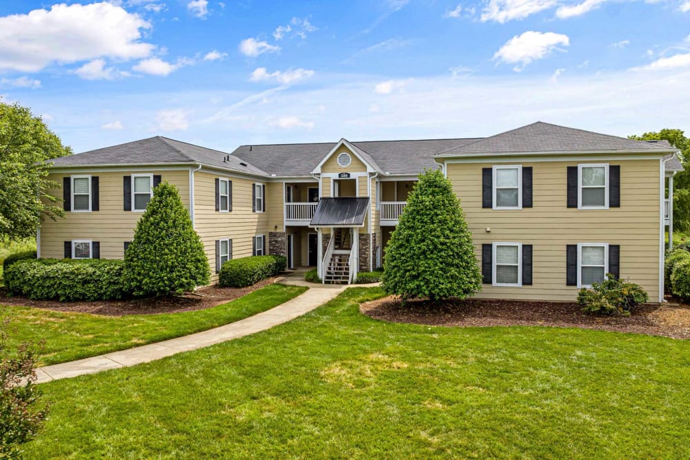 Photos of Fieldstone Apartment Homes Apartments in Mebane, NC