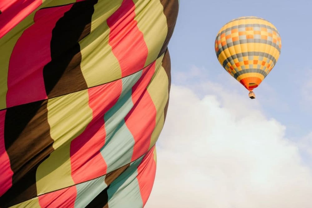 Flying hot air balloons 