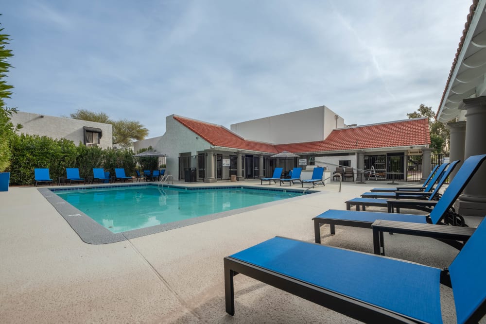 Beautiful and relaxing swimming pool with outdoor lounge chairs at Vista Montana Apartments in Tucson, Arizona