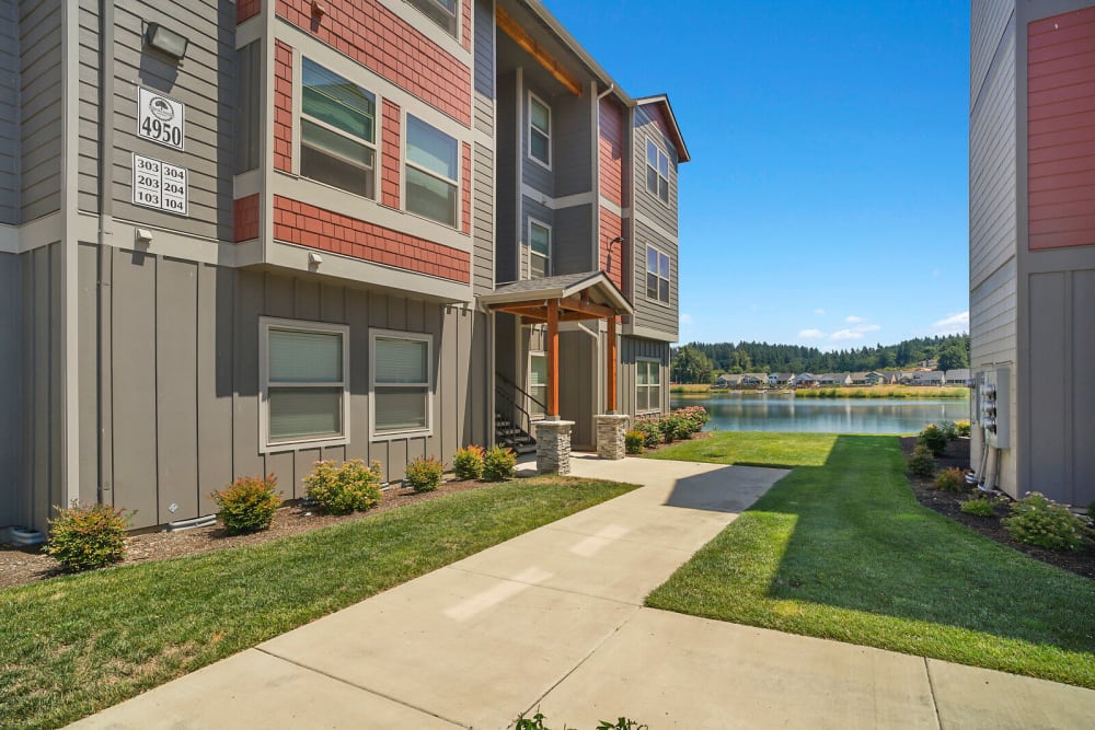 Modern exterior of the Apartments at Crawford Crossing Apartments in Turner, Oregon