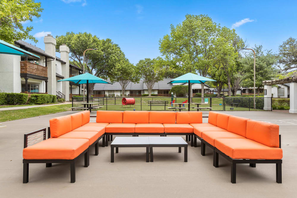 Outdoor seating area at Villas at Chase Oaks in Plano, Texas