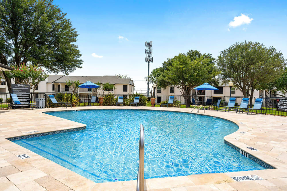 Resort-style swimming pool at Tides on Avril in Fort Worth, Texas