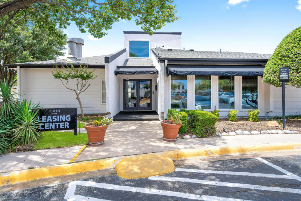 Entrance to the leasing office at Tides on Avril in Fort Worth, Texas