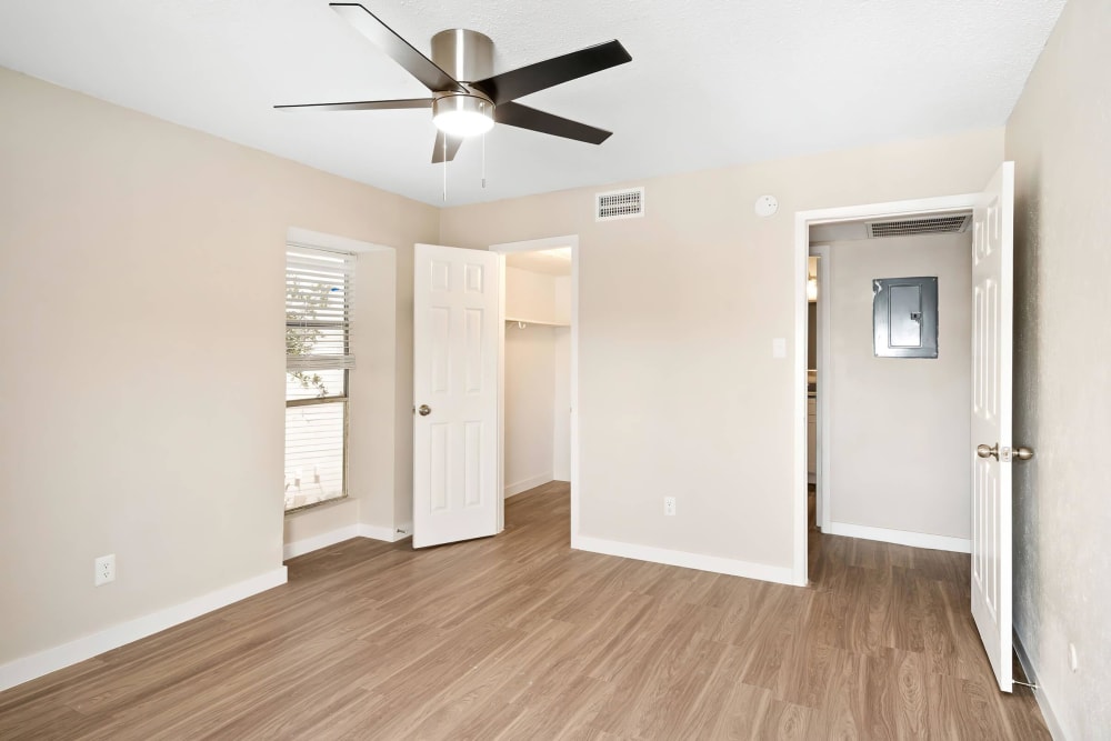 Apartment with wood-style flooring at Tides at 5400 in Fort Worth, Texas