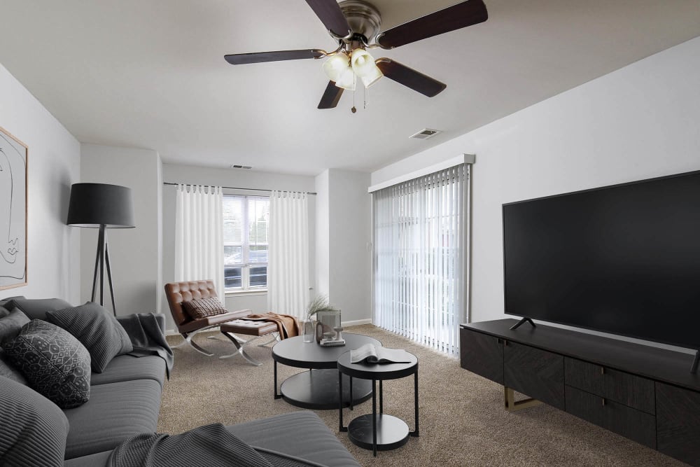 living room at Stonegate Apartments in Elkton, Maryland