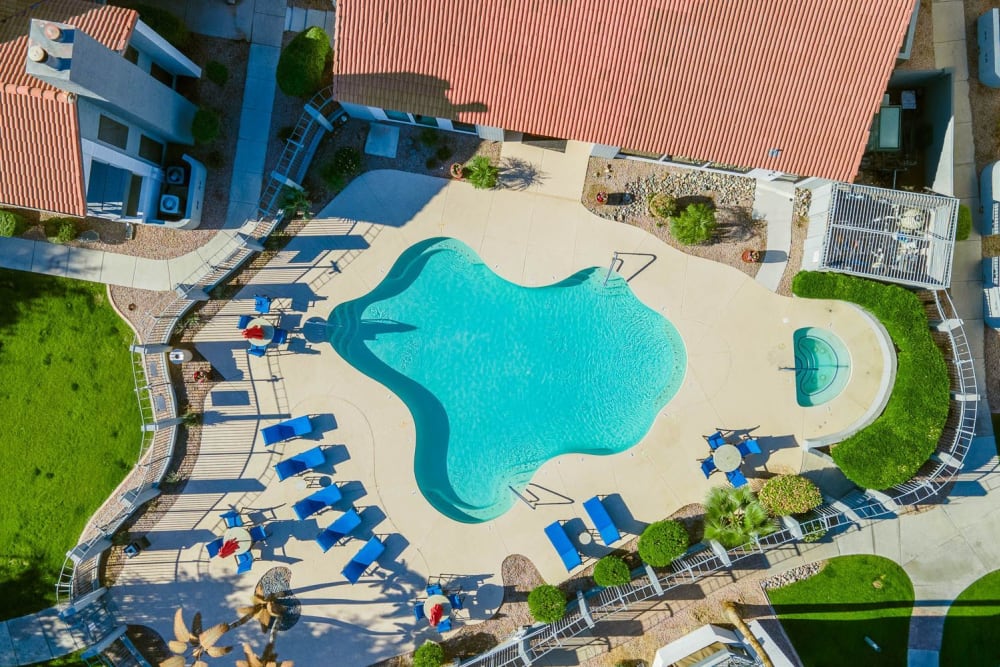 Large swimming pool at Aventura Apartments in Tucson, Arizona