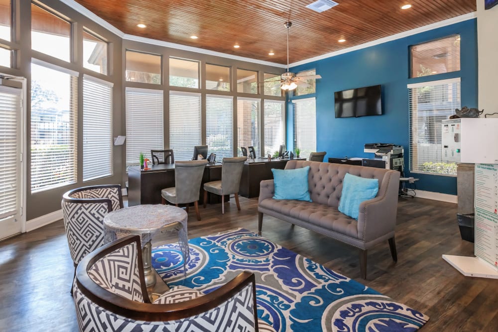 Resident lounge at Tides at Highland Meadows in Dallas, Texas