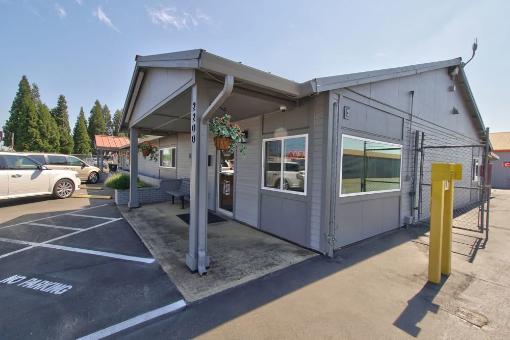 Front Office of storage units in Woodburn, Oregon