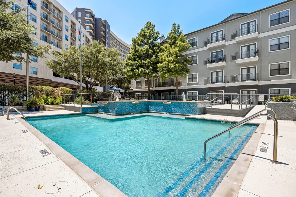 Sparkling pool with water feature in center at Marquis at Texas Street in Dallas, Texas