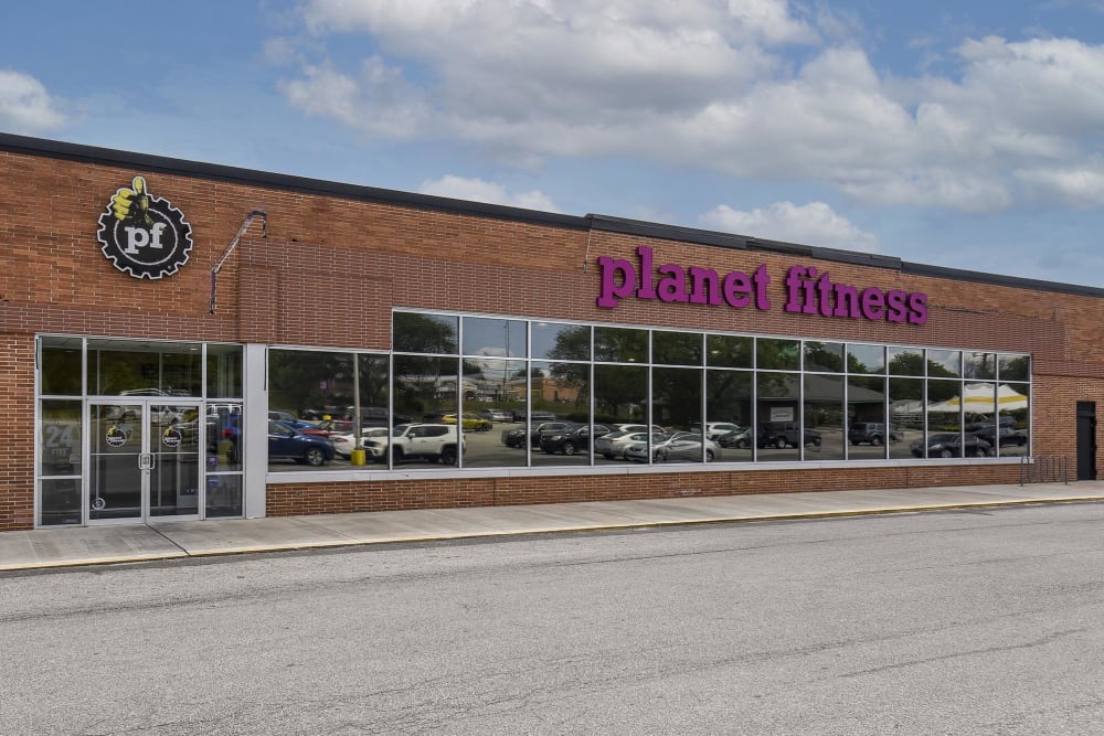 planet fitness near Aston Pointe Apartments in Aston, Pennsylvania