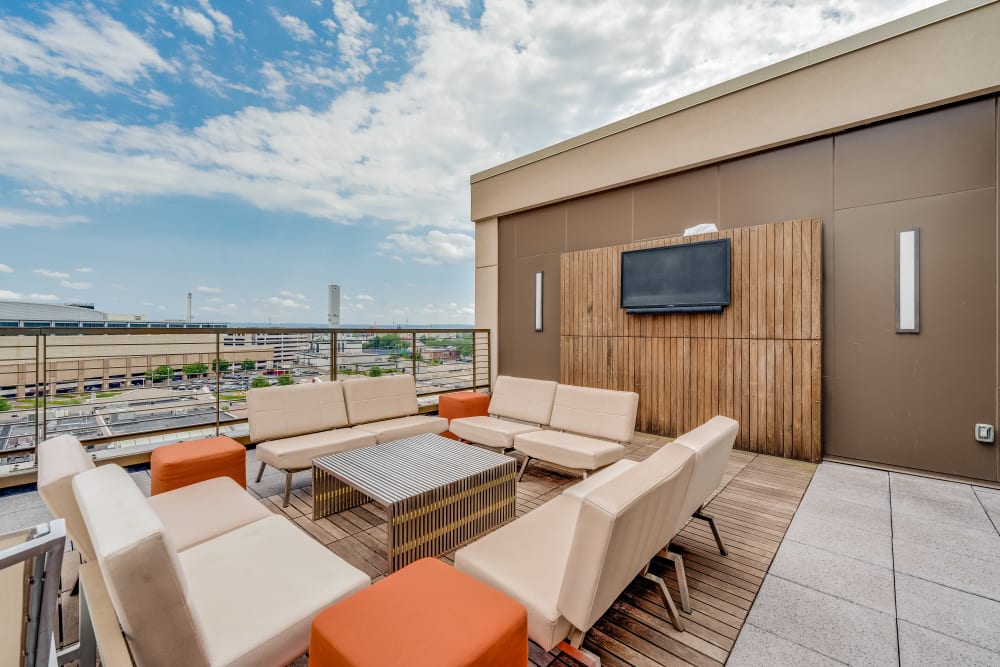 Rooftop seating for residents at Front Street Lofts in Hartford, Connecticut