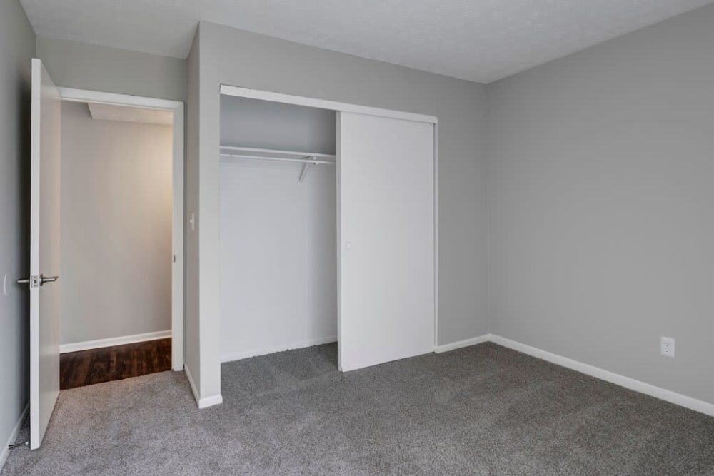 Spacious room with dresser at Rosehill Plaza in Reynoldsburg, Ohio