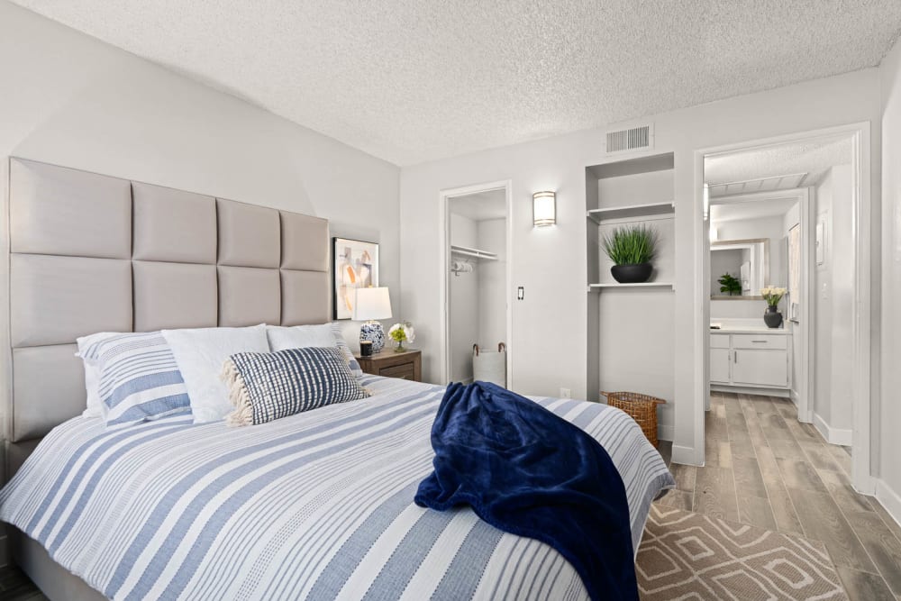 A model bedroom with at Aventura Apartments in Tucson, Arizona