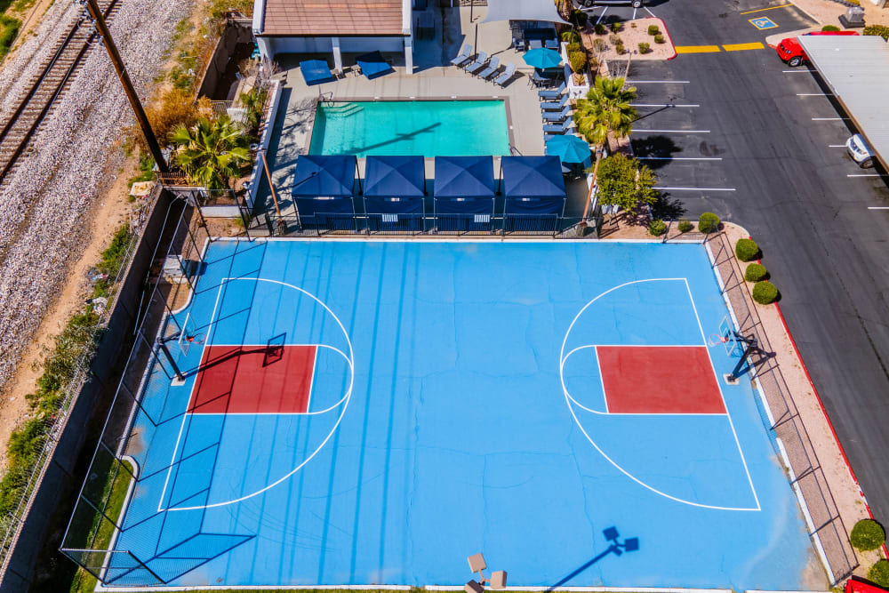 Outdoor basketball court at Station 21 Apartments in Mesa, Arizona